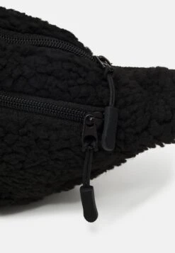 Pier One UNISEX - Gürteltasche - Black -Pier One Verkaufsgeschäft 1359e1e4577d4f99aa4271e5fdf8ee11