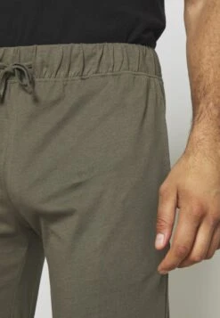 Pier One 2 PACK - Nachtwäsche Hose - Black/khaki -Pier One Verkaufsgeschäft 2d7e8aabb1c34004a160f9bd3c559011