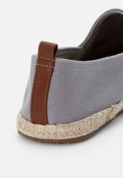 Pier One RENA ESPADRILLE UNISEX - Espadrille - Light Grey -Pier One Verkaufsgeschäft 42d2421a7d9a4236aff6d97b980fd1f5