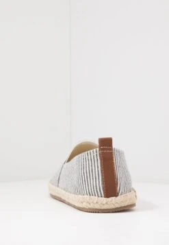 Pier One RENA ESPADRILLE UNISEX - Espadrille - White/blue -Pier One Verkaufsgeschäft 535d86d092a649c28e407541a01358ea