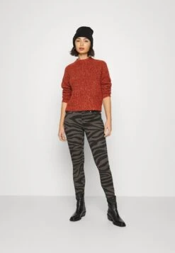 Pier One SHORT MICRO BEANIE UNISEX - Mütze - Black -Pier One Verkaufsgeschäft 543d127d07134c2890a29c39eb75bc4a