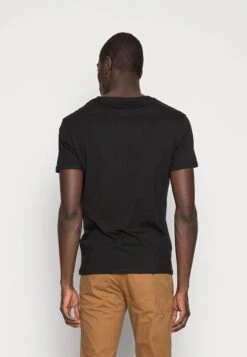 Pier One 5 PACK - T-Shirt Basic - White/blue/black -Pier One Verkaufsgeschäft 577e250ad0624377b57eabcac8149891