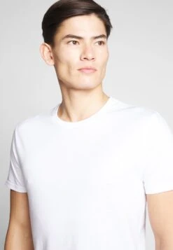 Pier One 2 PACK - T-Shirt Basic - White/dark Blue -Pier One Verkaufsgeschäft 5d6a04d994e343d2903cc2c1666bad4b