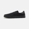 Pier One UNISEX - Sneaker Low - Black -Pier One Verkaufsgeschäft 63dc2cef3093475d8b1fb4dd972f3e39
