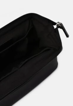 Pier One Kosmetiktasche - 802 - Black 10 Pier One Kosmetiktasche - 802 - Black -Pier One Verkaufsgeschäft 7aa537de0d9045aaa803a044e8f7ffbf