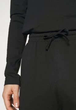 Pier One Nachtwäsche Set - Black 12 Pier One Nachtwäsche Set - Black -Pier One Verkaufsgeschäft 842cc55e81224f6ca06ad94aae25d25c