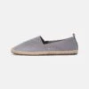 Pier One RENA ESPADRILLE UNISEX - Espadrille - Light Grey -Pier One Verkaufsgeschäft a625ac24e213461a94d5096727f45e98