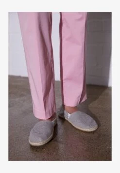 Pier One RENA ESPADRILLE UNISEX - Espadrille - White/blue -Pier One Verkaufsgeschäft c6887bca85d14b55a70a8c6745c09b3d