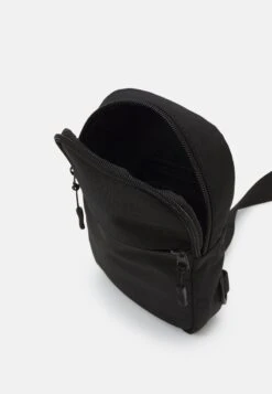 Pier One Gürteltasche - Black -Pier One Verkaufsgeschäft c75c8bdf8b8541419b96d7dba0f5d743