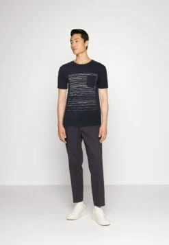 Pier One T-Shirt Print - Dark Blue 9 Pier One T-Shirt Print - Dark Blue -Pier One Verkaufsgeschäft cb3dcdc0915f473b813967d9f33d831a