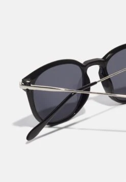 Pier One Sonnenbrille - Black -Pier One Verkaufsgeschäft e1238979fc144555bfd451a98b4e6bbf