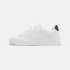 Pier One UNISEX - Sneaker Low - White 1 Pier One UNISEX - Sneaker Low - White -Pier One Verkaufsgeschäft e65abd750c88442fa93e43bc123d1585