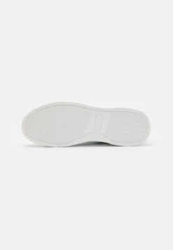 Pier One UNISEX - Sneaker Low - White -Pier One Verkaufsgeschäft f8e8249702ff4ae595b1f702a4c7b8c5